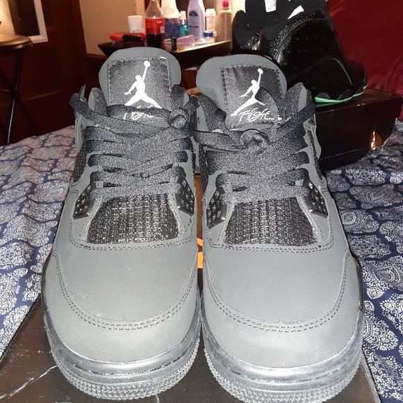 Brand new air Jordan retro 4 - Picture 3 of 7